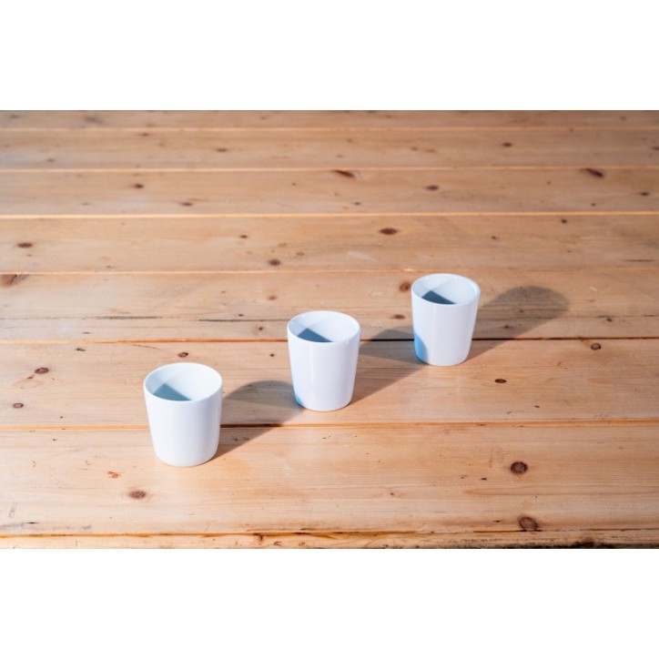 LOT DE 40 TASSES À CAFÉ EN PORCELAINE