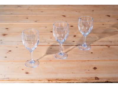 LOT DE 36 VERRES À VIN EN VERRE