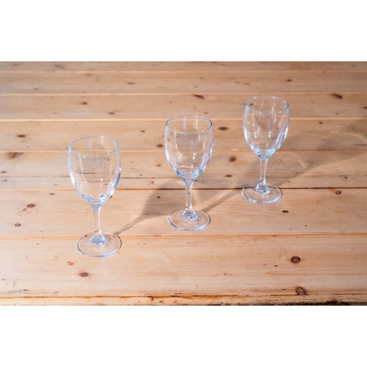 LOT DE 36 VERRES À VIN EN VERRE