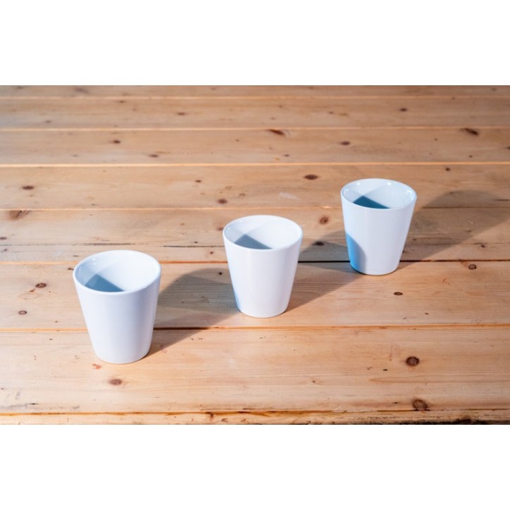 LOT DE 24 TASSES À THÉ EN PORCELAINE